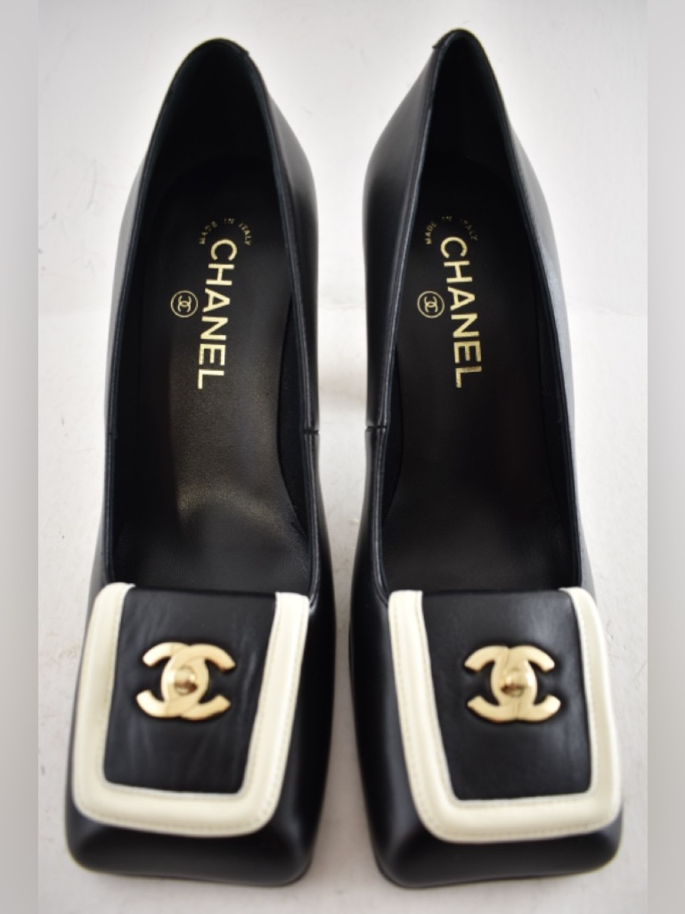 Chanel 26S Blazy Black White Square Turnlock Gold CC Logo Block Heel Pump 38.5 - Picture 12 of 16